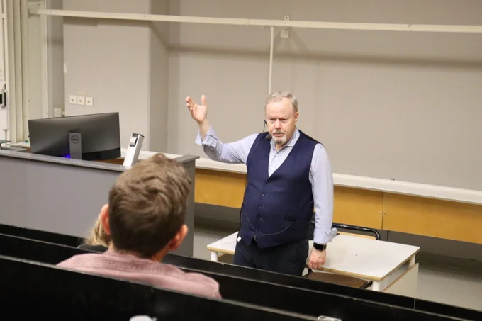 Brendan O'Leary holding a lecture at Stockholm University.