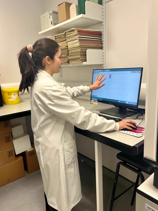 Our scanning expertise @ghazal__latifi is enjoying the new software and features of the @3DHistech P1000 scanner.
You wonder what's more?? Feel free to reach out to know more from her!

