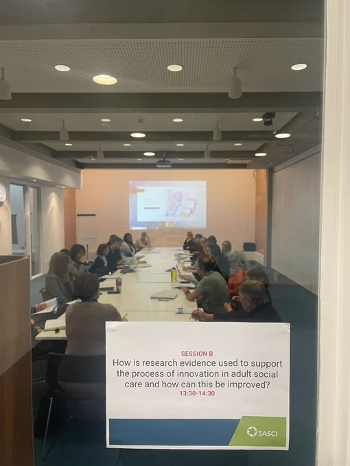 Photo of participants in room for Session B
