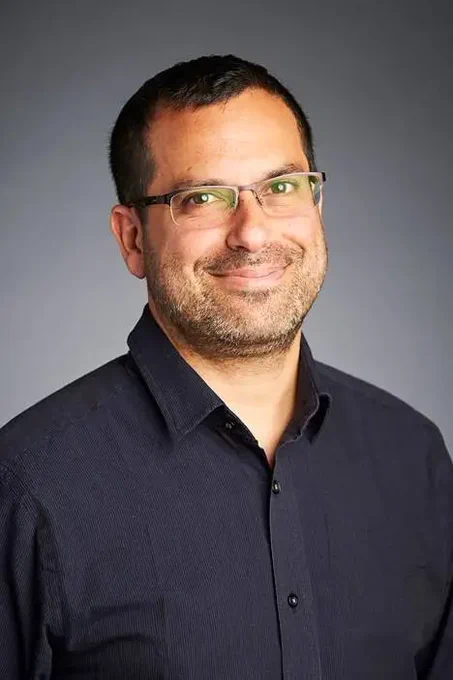 Materials science professor and bioengineer Tzahi Cohen-Karni serves as primary investigator on the project