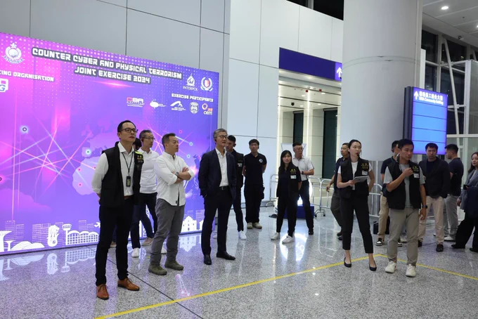 The Commissioner of 🇭🇰Police, Mr SIU Chak-yee, Raymond (third from the left, front row) and the Deputy Commissioner of 🇭🇰Police (Operations), Mr CHOW Yat-ming, Joe (second from the left, front row) attended and monitored the ‘Counter Cyber and Physical Terrorism Joint Exercise 2024’. 

The 🇭🇰Hong Kong Police Force hopes this exercise could strengthen the participants’ capability to respond to cyber attacks and physical terrorism, as well as fostering communication between management agencies of critical infrastructures and the Hong Kong Police Force, improving workflow and enhancing efficiency during the handling of terror attacks, in order to nip incidents in the bud or to respond swiftly together in the event of a crisis.