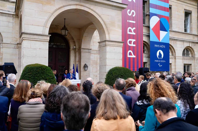 Cérémonie de passation devant les acteurs du ministère au Pavillon Boncourt.