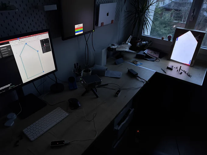 Work in progress, video-mapping mutliplayer game for exhibition that involve 2 Leap Motion.