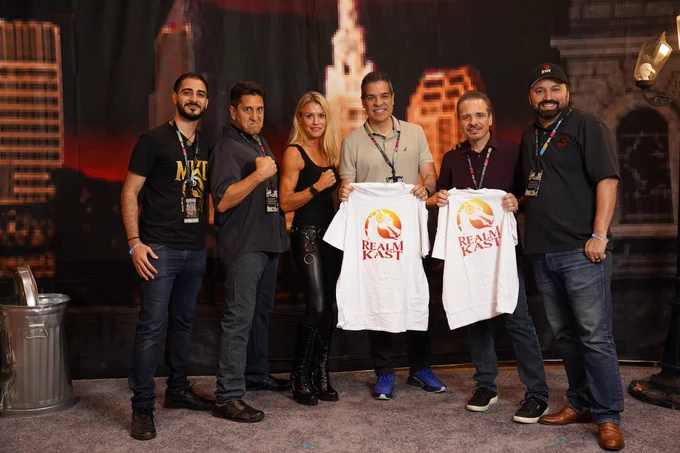 Such a pleasure meeting and getting to know @noobde @therealsaibot @KerriAnnGallery & @Sal_Divita at @GameOnCleveland! Absolutely lovely people!

And all in support of an extremely important and special cause with @RaidenScience 

Can't believe the adventure we've had since we started the Realm Kast over 5 years ago! 

#MortalKombat #MortalKombat1 #MK1 #Fight4Rare #RaidenScienceFoundation #ClevelandGamingClassic #CGC #KhaosReigns