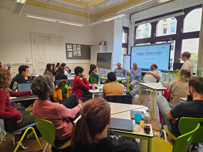 Panel discussion "Communication with decision makers - 1st hand report" at the 3rd #MONID Summer School (September 2024) at the PULS/ MLU in Halle (Saale). (Photos: Sabine Baumgarten/MONID)