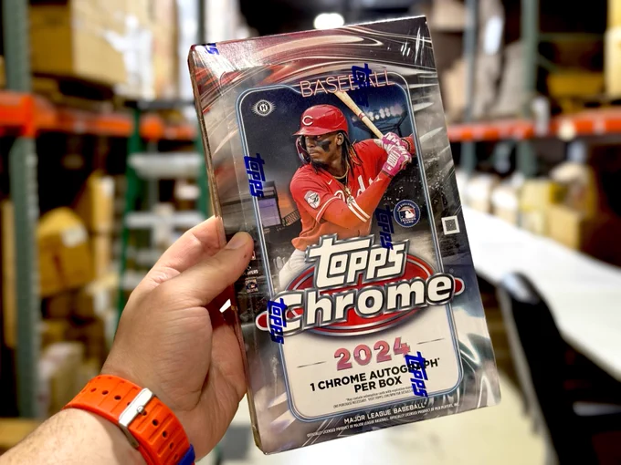 Look for 1 Chrome autograph per box on average.