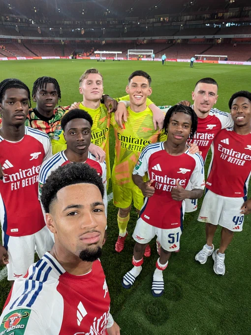 Our Arsenal Academy players take a selfie after the game at Emirates Stadium.