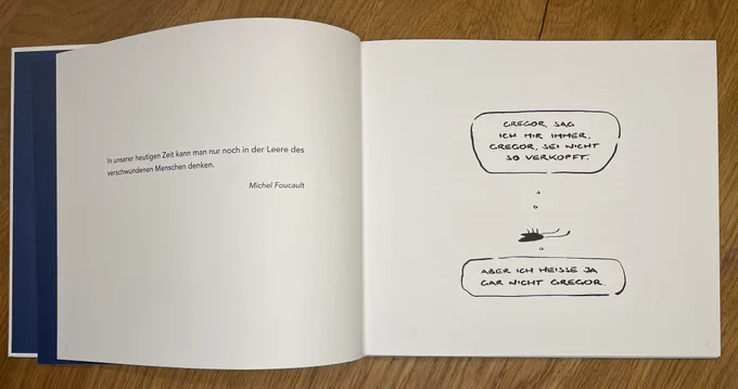 Ab fotografierte Buchdoppelseite mit Zitat von Michelle Foucault: und einem Metabenecartoon., eine Schar denkt: Gregor, sage ich mir immer, sei nicht vom so verkopft. Aber ich heiße ja nicht, Gregor.