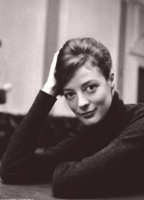 Photo of a young Maggie Smith