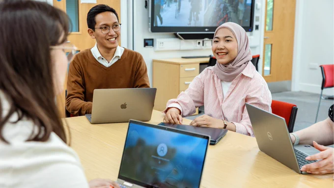 ITS students in a seminar at the University of Leeds