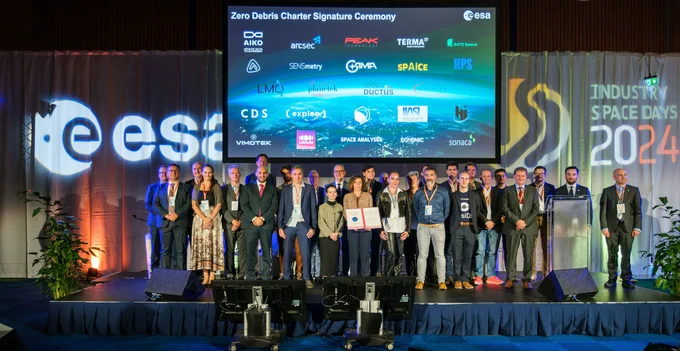 Expleo est fier de signer la « Charte Zéro Débris » 🚀🛰️  de @ESA (Agence Spatiale Européenne) qui a pour objectif de limiter la multiplication, aujourd’hui exponentielle, des débris dans l’espace.