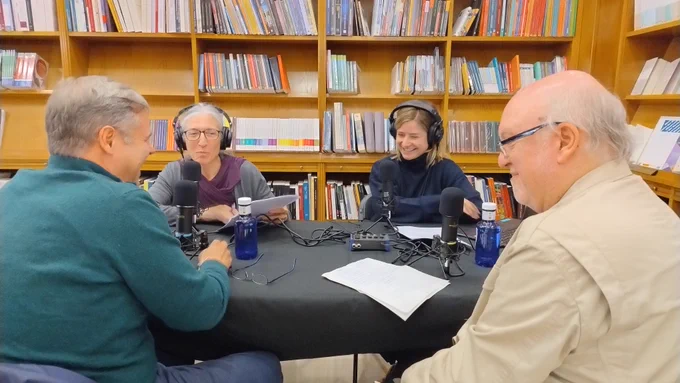 Jorge Úbeda Gómez y Pedro Rodríguez Panizo grabando el Podcast "Libros para comprender" en la Librería del BOE