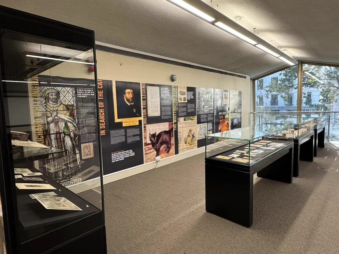 View of the exhibition cases and wall panels