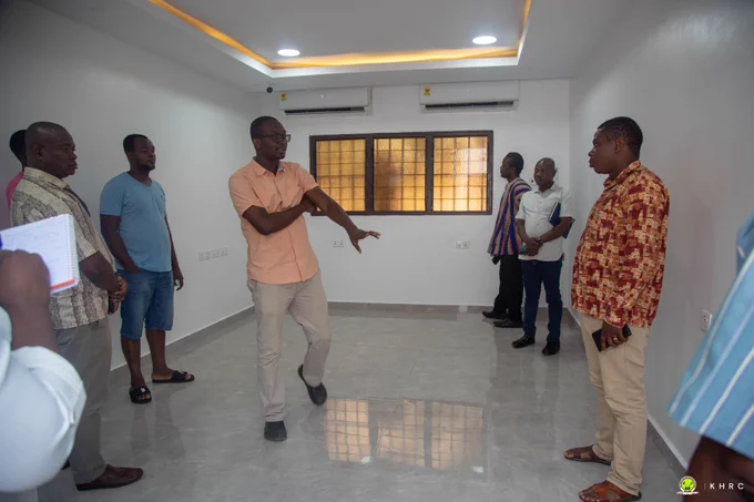 Contractor explaining the new features of the block to staff