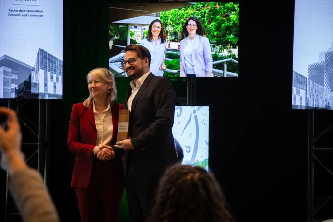 Martine Lagacé presents the Early Career Researcher Award to Florian Martin-Barriteau.