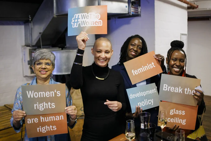 Teilnehmerinnen netzwerken beim #WeTheWomen Event vor der HSC ©Photothek/Thomas Imo