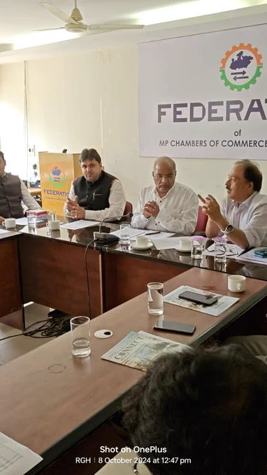  इस बैठक में विभिन्न क्षेत्र के उद्योगपति एवं संगठनों के पदाधिकारी उपस्थित है जिम गोविंदपुरा इंडस्ट्रियल एसोसिएशन के अध्यक्ष श्री विजय गौड़ गौर एवं संगठन का ऑल इंडस्ट्रीज मंडीदीप के अध्यक्ष श्री राजीव अग्रवाल मुख्य रूप से उपस्थित थे।
इस बैठक में फेडरेशन के अध्यक्ष श्री दीपक शर्मा जी ने सभी उद्योगों को फेडरेशन के विस्तार एवं रस में आधिकारिक रूप से एक एलियांज गठित करने पर सहमति व्यक्त की जिससे प्रदेश के उद्योगपतियों को अत्यधिक सहायता मिल पाएगी ।
इस बैठक में सागर सागर से फेडरेशन के उपाध्यक्ष श्री देवेंद्र पाल चावला देवेंद्र पाल सिंह चावला और पीएचडी चैंबर के उपाध्यक्ष श्री मनोज मोदी श्री राजीव जैन श्री अशोक पटेल   अपने विचार  व्यक्त किये। 
  स्मालेस्ट स्मालेस्ट चैंबर ऑफ़ कॉमर्स एंड इंडस्ट्रीज तथा फेडरेशन का अनुबंध पिछले वर्ष दिसंबर 2023 में हुआ था जो आज प्रगति की ओर अग्रसर होते हुए सुचारू रूप से एवं सकारात्मक स्तर पर बढ़ रहा है
कार्यक्रम का संचालन फेडरेशन के सचिव श्री प्रवीण आचार्य द्वारा किया गया