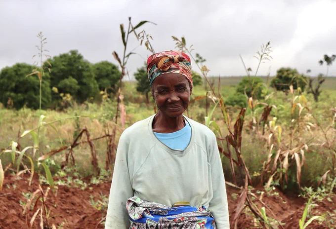 A head shot of Margaret Kholowa. She is standing in her field.
