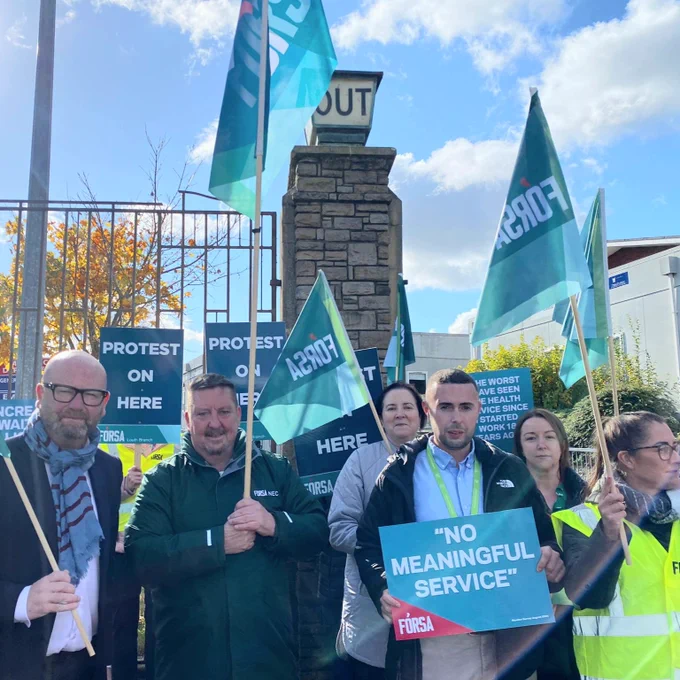 Forsa members with the forsa president and a Labour party politician