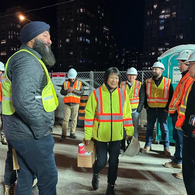 Mayor Olivia Chow delivers coffee for the overnight crew at the Gardiner rebuild.