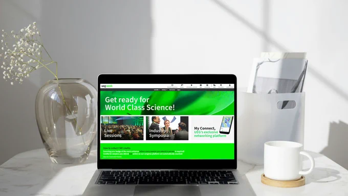 ein Laptop auf einem Tisch