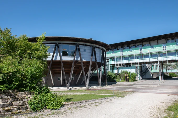Blauer Hörsaal an der Uni Ulm West