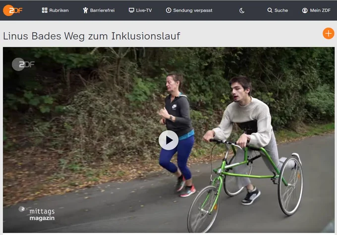 Screenshot des Beitrags in der ZDF-Mediathek. Im Vorschaubild des Videos sieht man Linus Bade beim Training mit seinem Framerunner und seine Mutter, die neben ihm rennt.