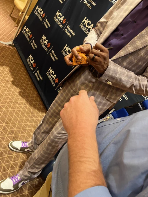 Thurl Bailey, who spoke at the HCA Healthcare Mountain Division Leadership Institute (LDI) in Salt Lake City, Utah, signs an orange HCA Healthcare cowbell used by participants during the conference.