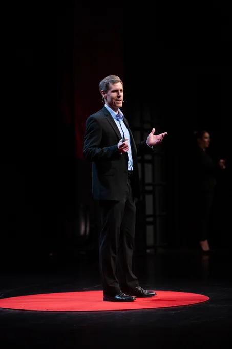 During his talk, Mark Hersam discussed his work to find an energy-efficient platform for artificial intelligence. Michele Marie | TEDxChicago