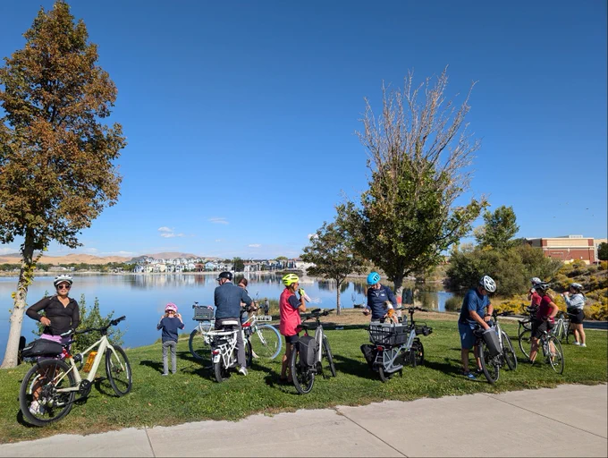A few people with bikes in front of Sparks Marina