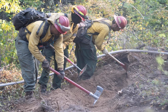 A crew constructs fireline on the Tiger Creek Fire in Oregon.