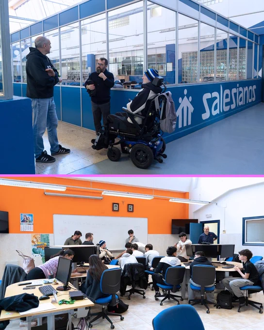 Dos imágenes. Persona en silla de ruedas eléctrica conversando con dos personas de pie en un pasillo interior de un centro educativo con el rótulo “Salesianos” en la pared y Aula con varias personas sentadas alrededor de mesas con ordenadores, participando en una actividad grupal.
