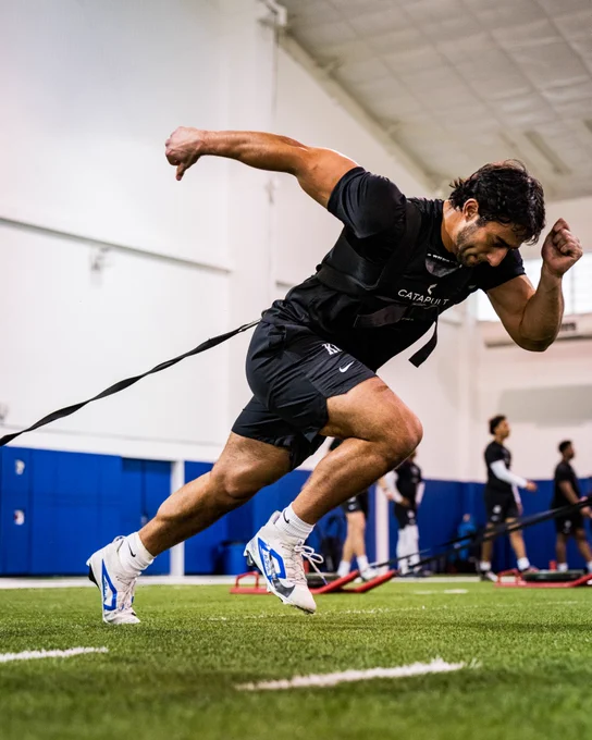 Kevin O'Connor running and pulling a sled
