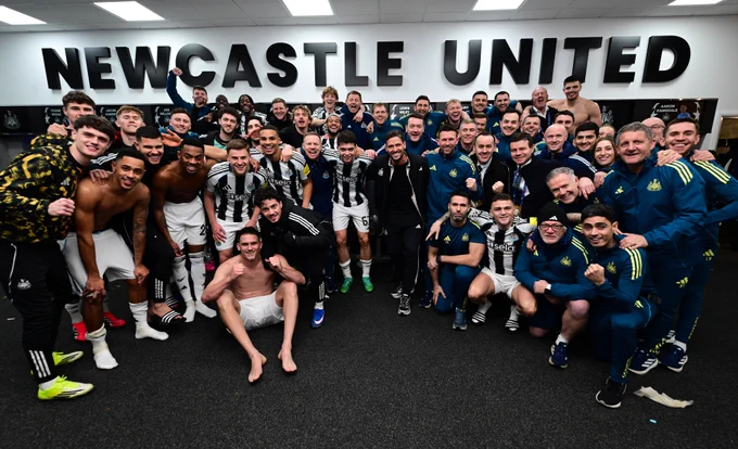 Team photo after win vs PSV