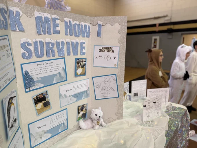Table display with information about seasonal animal survival