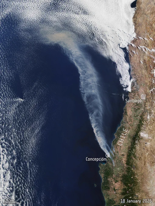 This image, captured by Copernicus Sentinel-3 on 18 January 2026, shows clouds of smoke from wildfires on the coast of Chile.