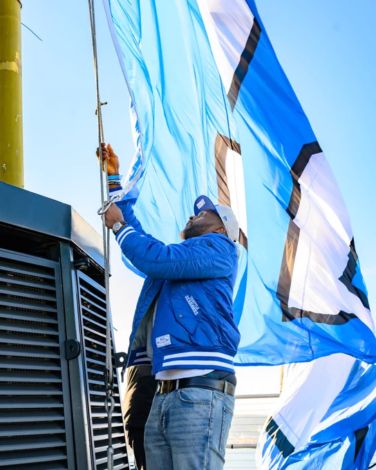 Cliff Avril raising 12 flag
