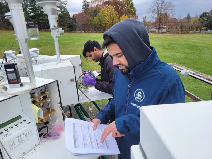 EPA and NYSDEC members install air monitors in a park 
