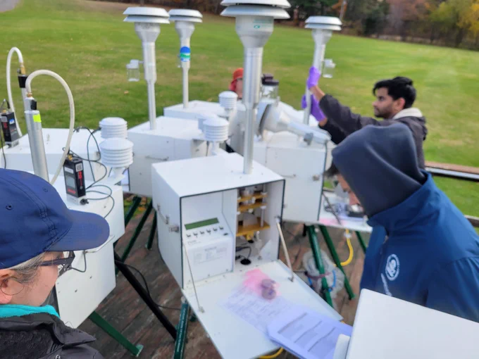 EPA and NYSDEC members install air monitors 