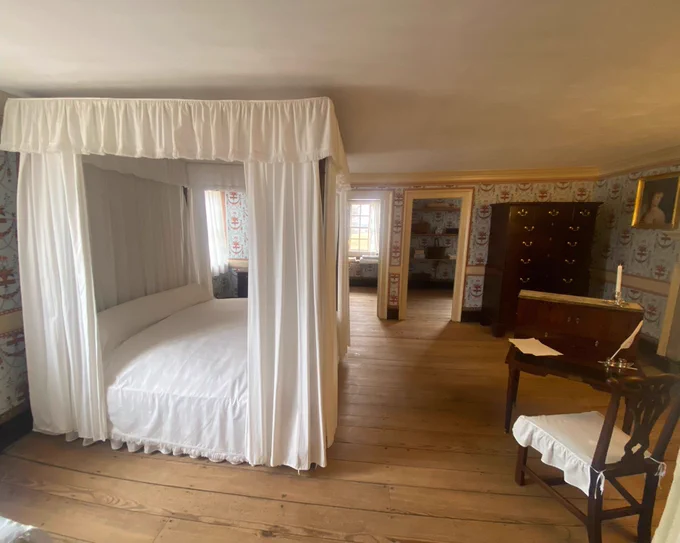 The Washington bed and bedchamber. 