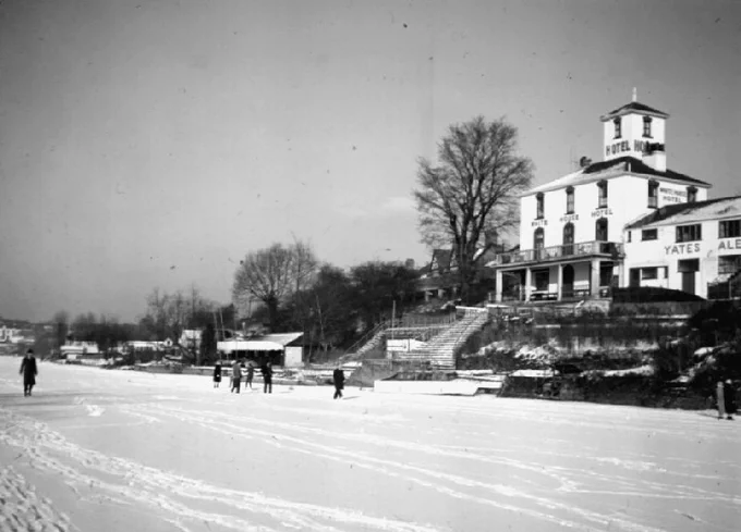 A delightful winter snow scene on the River Dee, Dee Banks, #Chester showing the White House Hotel in circa 1963.