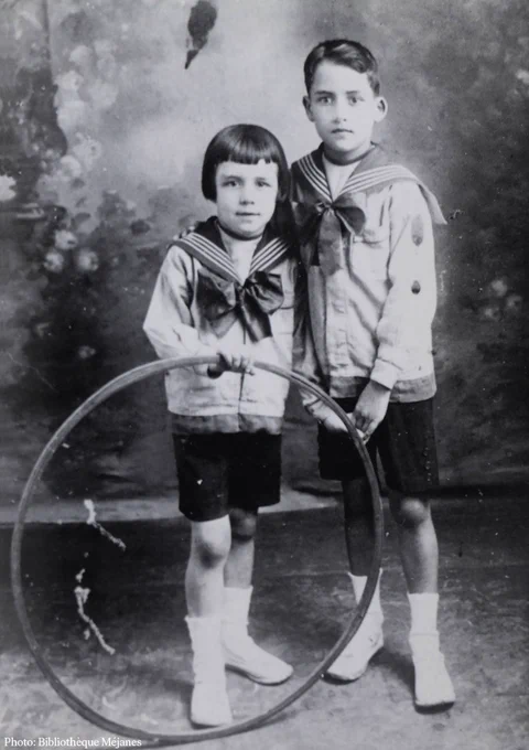 A photo of young Albert Camus on the left, and his older brother, Lucien.