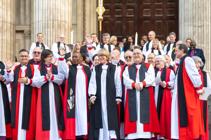 Applause for Archbishop Sarah on the steps of St Paul's (photo; Graham Lacdao)