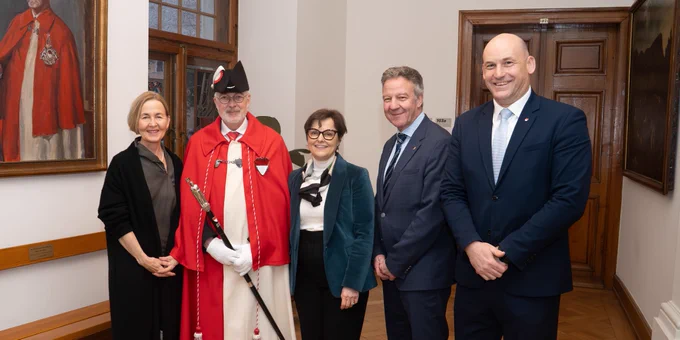 Gruppenbild (v.l.): Frau Landammann Susanne Schaffner, Standesweibel Fritz Unternährer, frz. Botschafterin Marion Paradas, dt. Botschafter Markus Potzel, Staatsschreiber Yves Derendinger