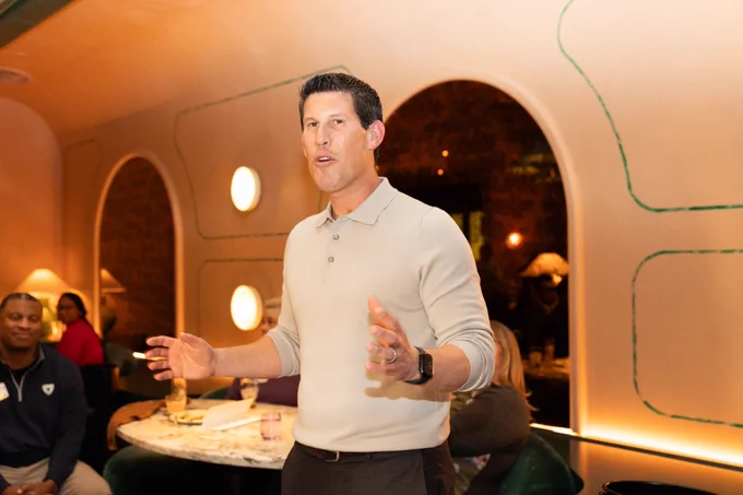 Geoff Gross speaking to Founders Club at Dear Daphani