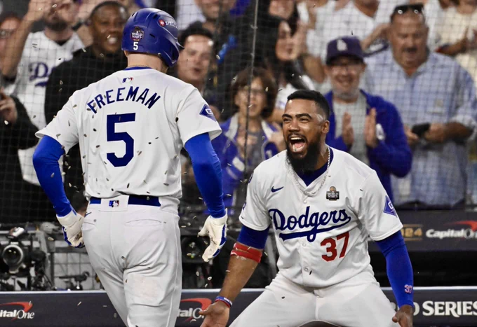 Dodgers Game 2 home run hitters Freddie Freeman and Teoscar Hernández