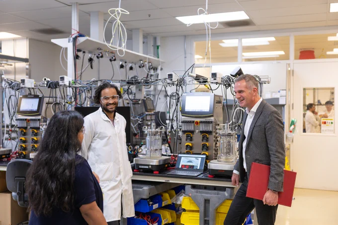 Secretary of State Peter Kyle with scientists at the Advanced Biofuels and Bioproducts Development Unit at Berkeley Lab in San Francisco