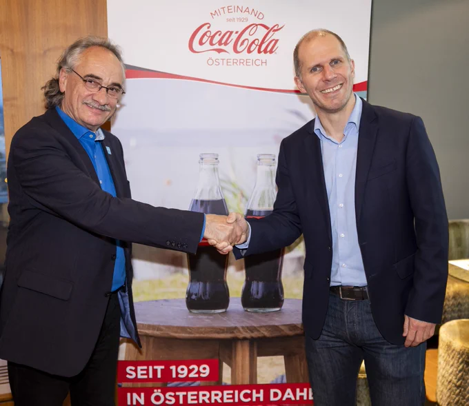 Karl Kienzl (CEOs FOR FUTURE Obmann) mit Herbert Bauer (General Manager Coca-Cola HBC Österreich) bei der Jubiläumsfeier 95 Jahre Coca-Cola in Österreich mit Studienpräsentation.
Fotocredit: Martin Steiger