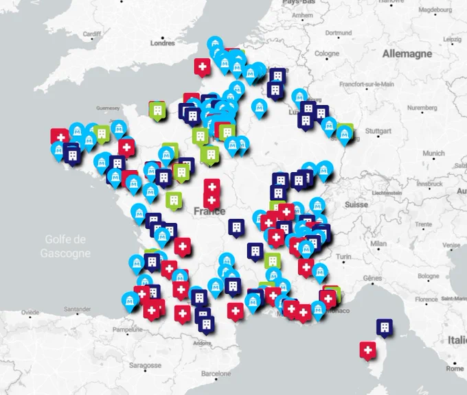 Représentation d'une carte de France, chaque point est une cyberattaque. On constate que quasiment aucune région de France n'est épargnée.