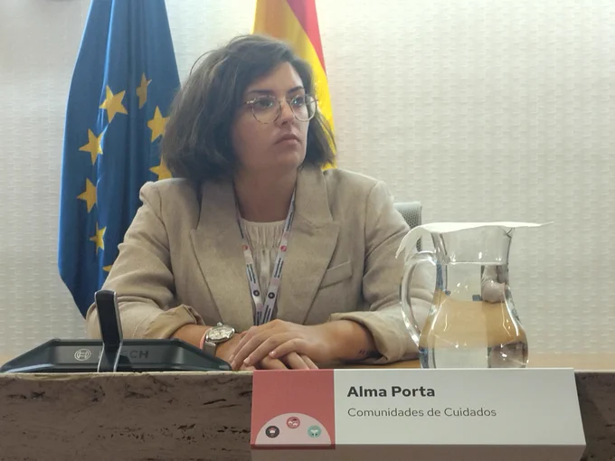 Alma Porta, de Andaira, durante la presentación de las publicaciones del proyecto Comunidades de Cuidados en su línea de trabajo de evaluación del impacto del cohousing
